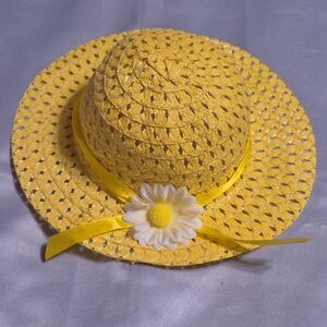 Girls Vibrant Cottagecore Yellow Straw Hat with Daisy Accent